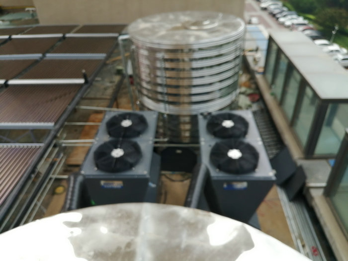 酒店熱水工程:天津雍樂(lè)酒店太陽(yáng)能+空氣能熱水工程