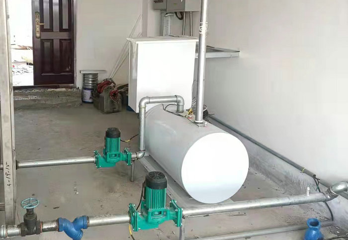 員工宿舍熱水工程:新疆阿拉爾工業(yè)園工人宿舍太陽(yáng)能熱水系統(tǒng)