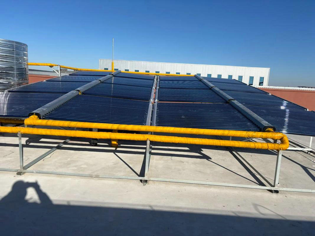 4噸太陽能熱水工程真空管集熱器工程圖片